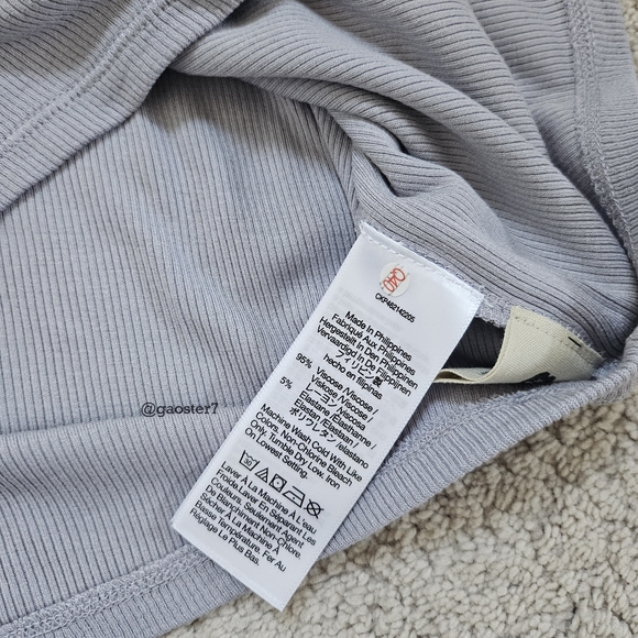 MWL Ribbed Split-Neck Crop Tank - Picture 9 of 9